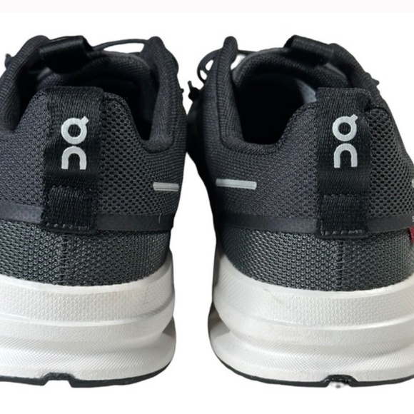 ON RUNNING Cloud Sky Sneakers Black 6 Youth - Picture 5 of 8